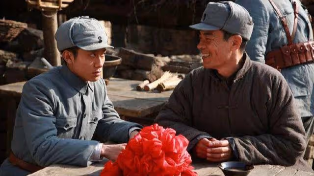 後爸給我15萬,我決定把他接來同住,剛住幾天,妻子就要他離開