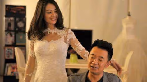 我生下女兒後,重男輕女的婆婆卻說:10萬錢終於有著落了