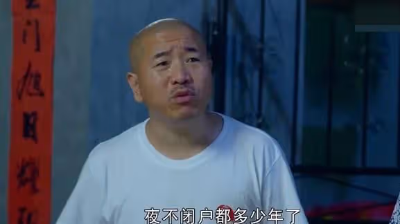小姑子結婚我拿5萬的大紅包,婆婆只給我一包喜糖,打開我哭了