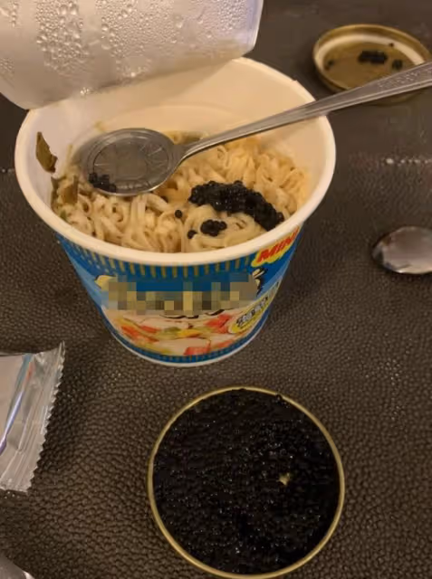 湯鎮業前妻為雙胞胎兒子慶生!息影30年仍貌美,三母子同框似姐弟