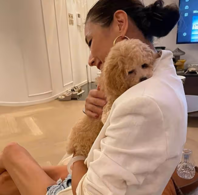 湯鎮業前妻為雙胞胎兒子慶生!息影30年仍貌美,三母子同框似姐弟