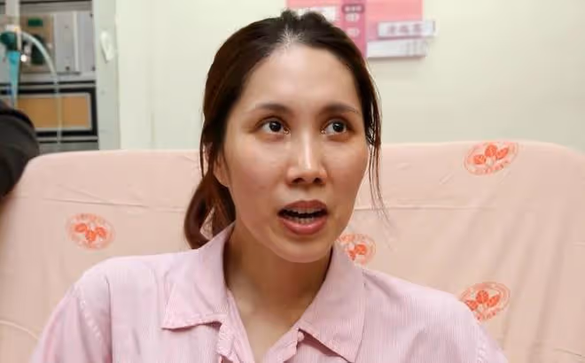余苑綺39歲冥誕,全家發悼念視頻,母親在女兒骨灰罈前面唱生日歌