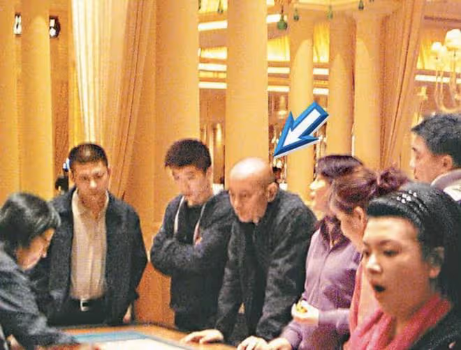 曝光頭影帝常去澳門豪賭,用助理名義欠下千萬賭債,葛優早已回應