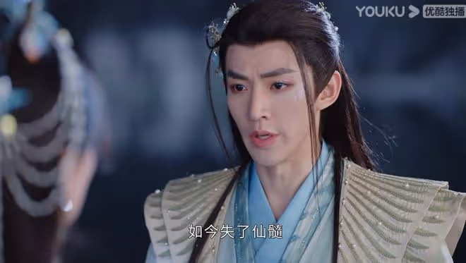 《長月燼明》白鹿「黑化造型」艷驚四座,冷冽狠辣,神似趙麗穎