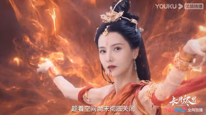 《長月燼明》白鹿「黑化造型」艷驚四座,冷冽狠辣,神似趙麗穎