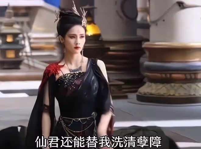 《長月燼明》白鹿「黑化造型」艷驚四座,冷冽狠辣,神似趙麗穎