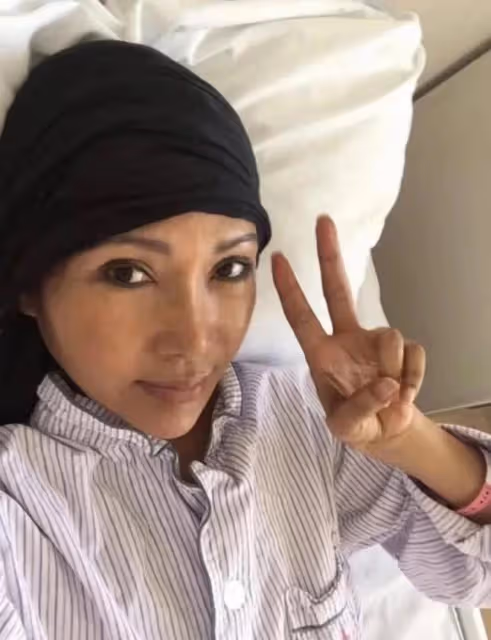 57歲張咪:低調回國,和解小東聚會精神好,嫁給老外曾經緋聞不斷