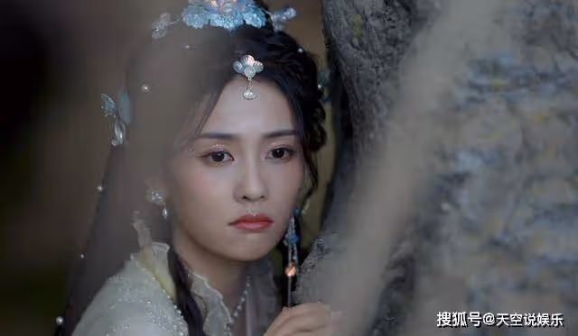 《長月燼明》新婚之夜獨守空房，桑酒的悲劇，從獻髓那一刻就開始了