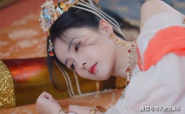 《長月燼明》新婚之夜獨守空房，桑酒的悲劇，從獻髓那一刻就開始了