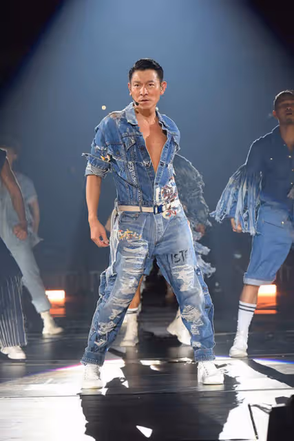 原來90年代劉德華的演唱會造型跟2023年華晨宇比,同時代比有過之而無不及