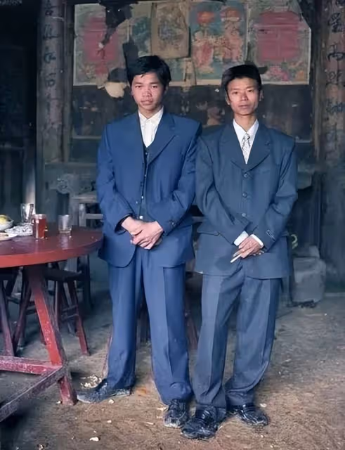 原來90年代劉德華的演唱會造型跟2023年華晨宇比,同時代比有過之而無不及