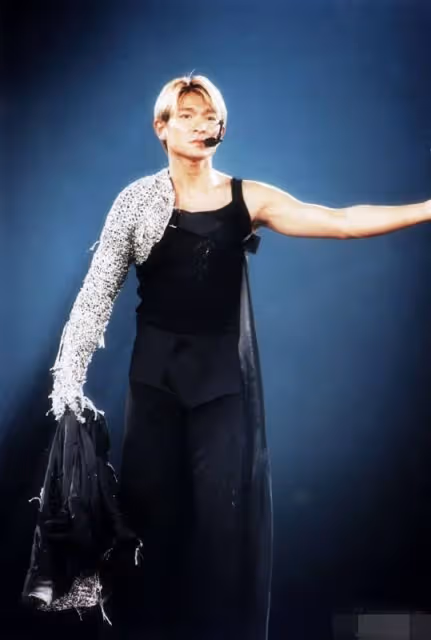 原來90年代劉德華的演唱會造型跟2023年華晨宇比,同時代比有過之而無不及