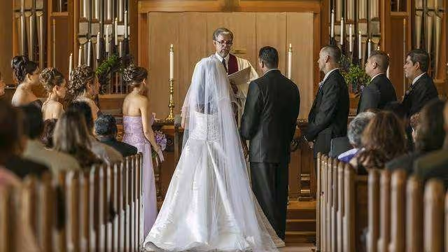 我愛上了二婚女人,父母要跟我斷絕關係,如今她已經懷孕了