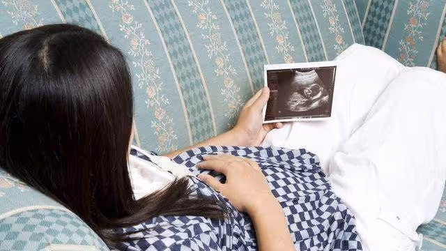 未婚夫去世後，我想為他留下骨血，婆婆卻讓我打胎