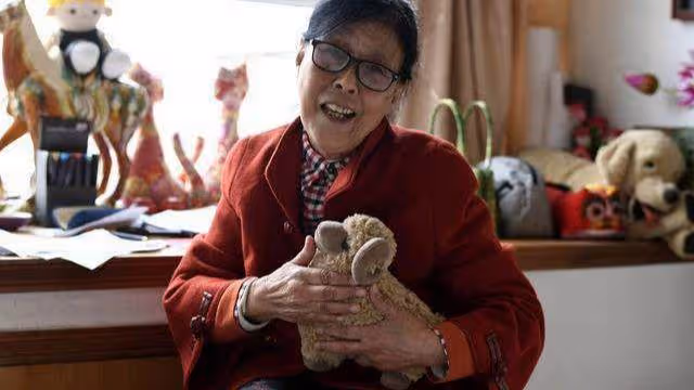 婆婆嫌棄我生了女兒,不伺候我,我告訴老公後,他卻給婆婆5000元