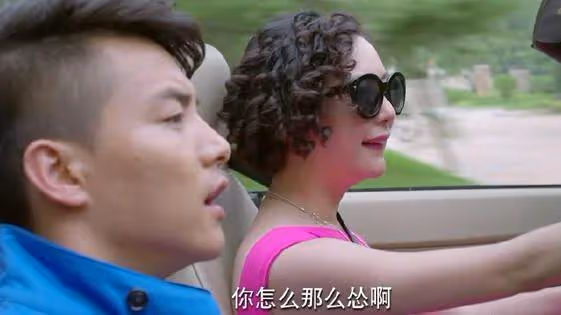 第一次帶女友回家,吃飯時,光棍大哥踢我一下,我就跟女友分手了