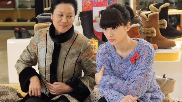 丈母娘為了小舅子,把彩禮從8萬漲到15萬,婚禮那天,我沖她下跪