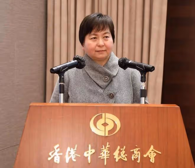 梁安琪地位穩步上升,與何超瓊同坐一排為何家事業助力