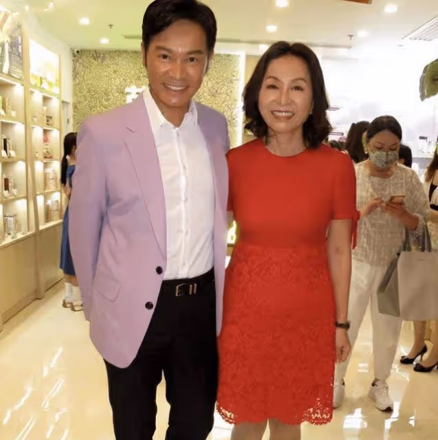 TVB視帝妻子罕見曬素顏!被指面部腫脹疑似發福,與丈夫險離婚