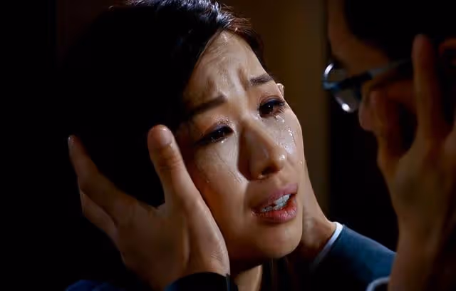 TVB知名女星新劇演技大爆發,拍激吻戲超投入,吻到嘴唇變形