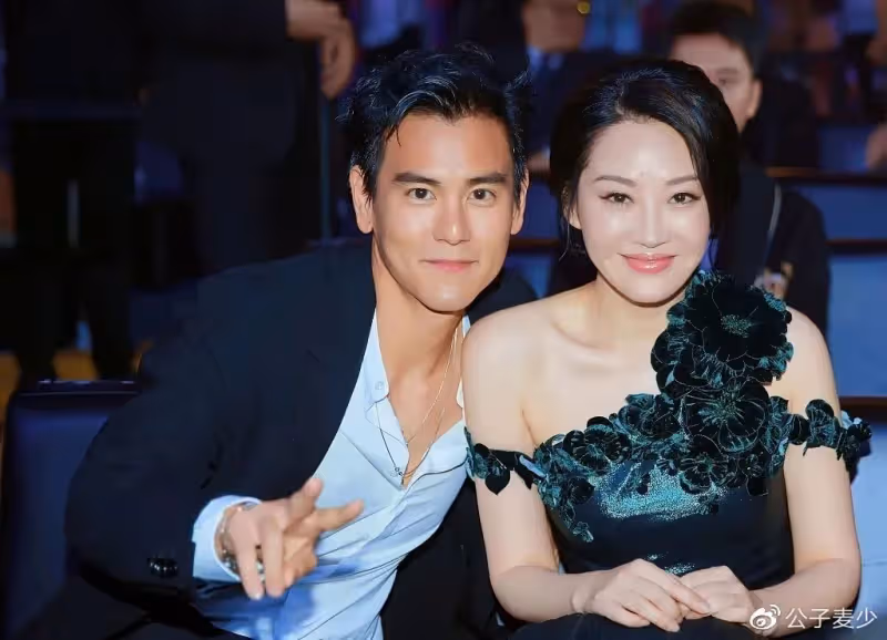 許晴的女人味,一般人還真頂不住,54歲依然前凸後翹身材豐腴