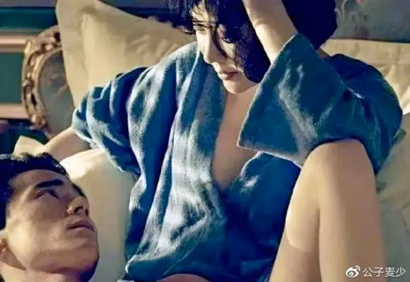 許晴的女人味,一般人還真頂不住,54歲依然前凸後翹身材豐腴