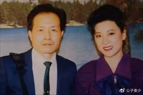 王馥荔相伴46年老公,居然是我們熟悉的他?算不上帥,卻有男人味