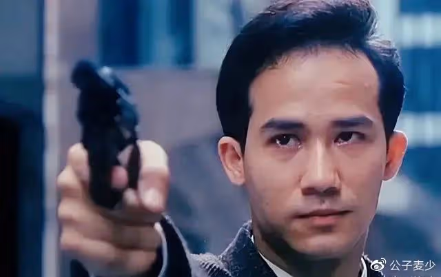 左千戶李子雄被趕出門,入住30元一晚舊旅館,小23歲嬌妻罕見曝光