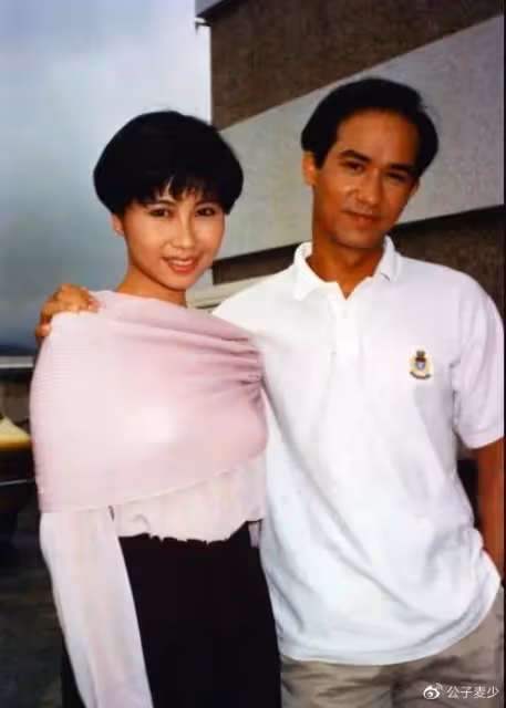 左千戶李子雄被趕出門,入住30元一晚舊旅館,小23歲嬌妻罕見曝光