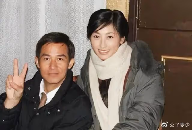 左千戶李子雄被趕出門,入住30元一晚舊旅館,小23歲嬌妻罕見曝光