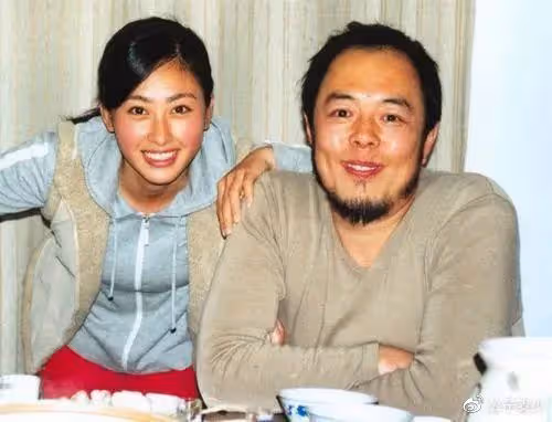 左千戶李子雄被趕出門,入住30元一晚舊旅館,小23歲嬌妻罕見曝光