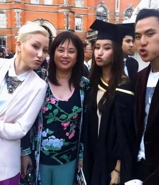 畢業就結婚!何超蓮曬倫敦大學碩士畢業典禮照,一周後將舉辦婚禮
