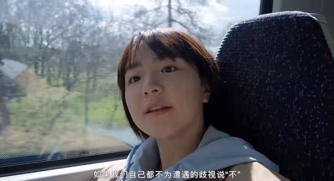 網紅在英國被歧視!勇敢反擊讓對方暴哭,暖評:背後是14億中國人