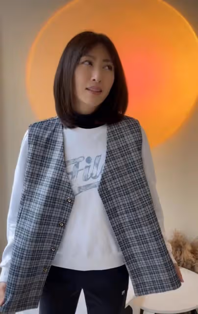 港星李子雄河北農村趕集!8元圍巾嫌貴,此前被小23歲老婆趕出門