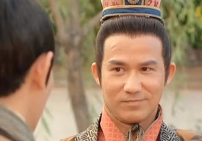 港星李子雄河北農村趕集!8元圍巾嫌貴,此前被小23歲老婆趕出門