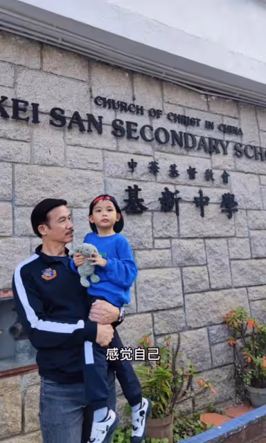 港星李子雄河北農村趕集!8元圍巾嫌貴,此前被小23歲老婆趕出門