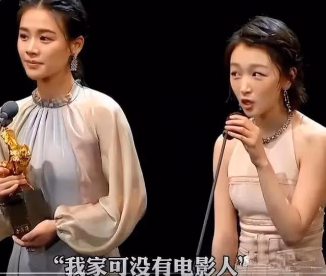 周冬雨任評委被罵上熱搜,黑歷史被扒:潛規則、坑閨蜜,不堪入目