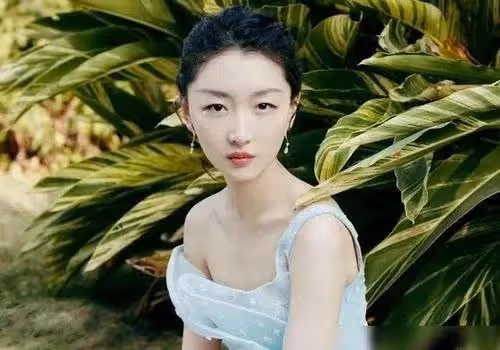 周冬雨任評委被罵上熱搜,黑歷史被扒:潛規則、坑閨蜜,不堪入目