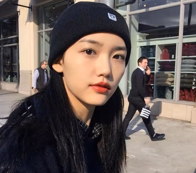 26歲鄭彩律在家中離世,警方不排除他殺可能性,公司暫停全部業務