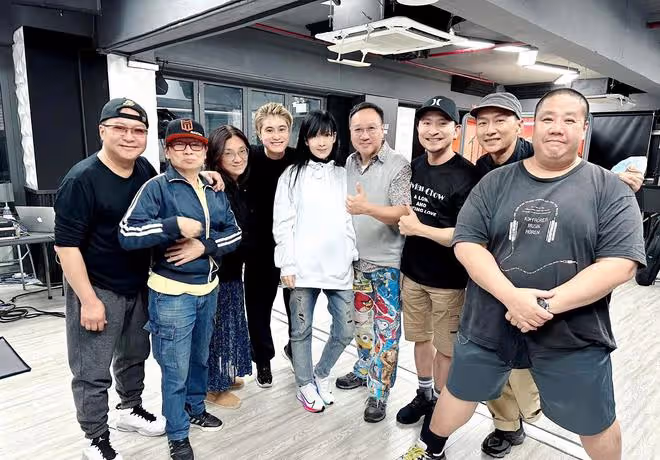 曝:周慧敏和倪震離婚,男方凈身出戶財產被轉移,她精心策劃29年