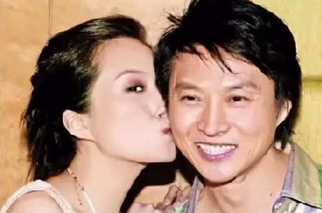 曝:周慧敏和倪震離婚,男方凈身出戶財產被轉移,她精心策劃29年