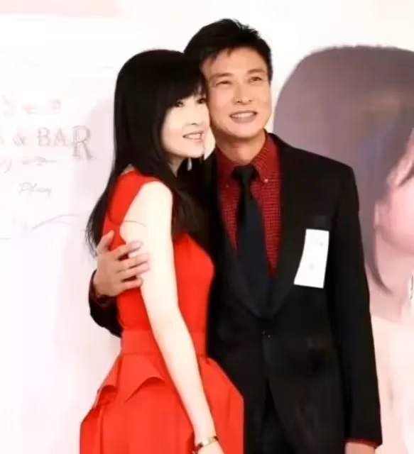 曝:周慧敏和倪震離婚,男方凈身出戶財產被轉移,她精心策劃29年