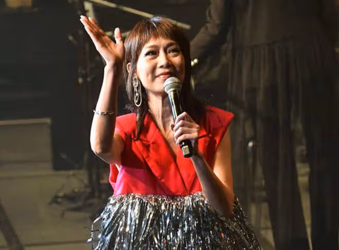 謝霆鋒51歲前女友開演唱會！身材消瘦變化大，邊哭邊唱自嘲很難看