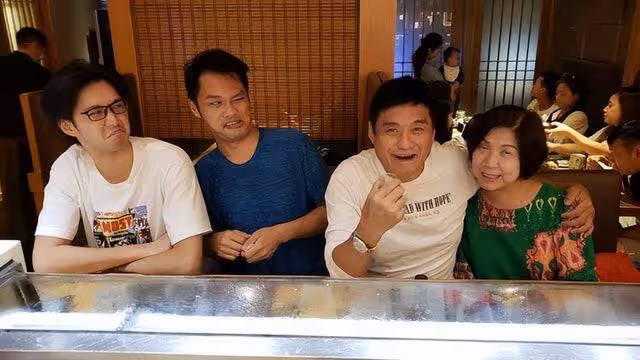 知名港星曬近況!回山東老家嘗遍美食,二婚妻子被指「小三」上位