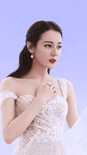 迪奧又辱華?大使迪麗熱巴被網友抨擊,馬面裙事件後代言被罵不冤