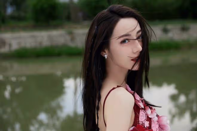 迪奧廣告涉嫌辱華,代言人迪麗熱巴未發聲,該品牌已經屢教不改