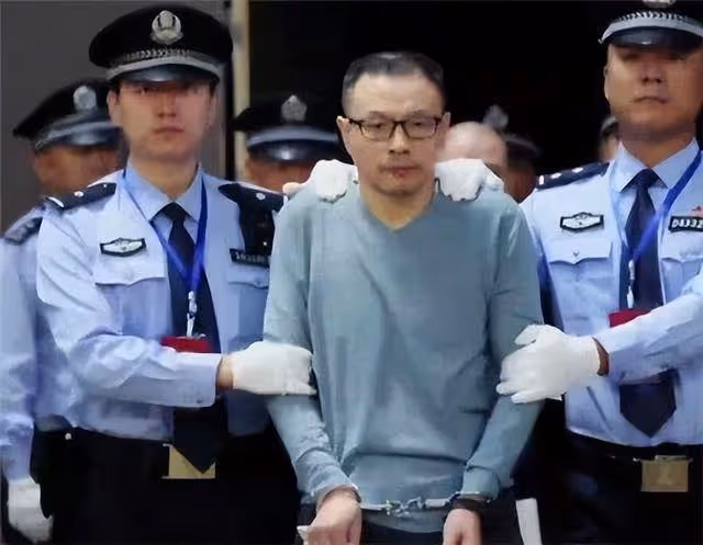 「柳林土皇帝」陳鴻志，白手起家斂財78億，掌摑縣委挖鎮委祖墳