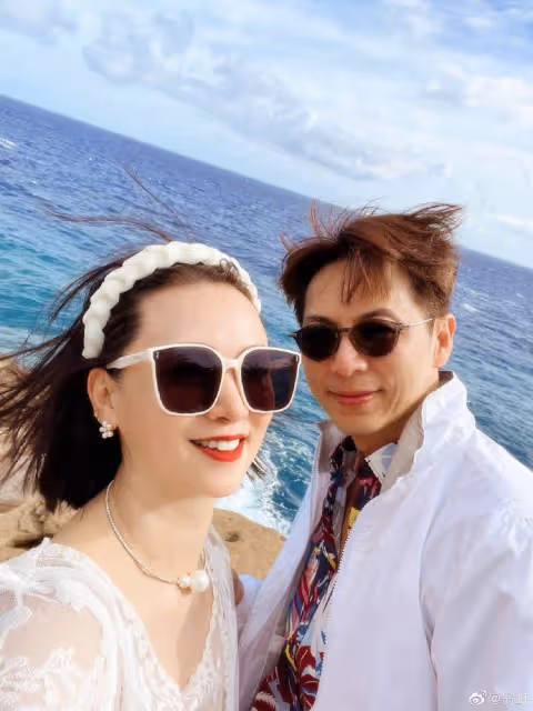 翁虹一家三口春假游，15歲小水晶美貌出眾似媽媽，留學美國讀書