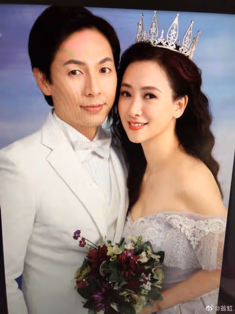 翁虹一家三口春假游，15歲小水晶美貌出眾似媽媽，留學美國讀書
