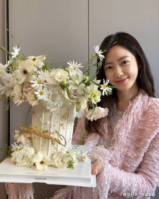 李枖原曬照慶祝44歲生日 不老神顏勝似少女 嫁高爾夫球選手入豪門